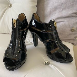 EUC Sofft black patent leather platforms